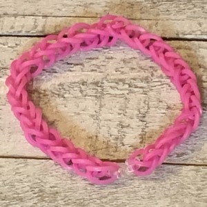 AJD-1112 : Pink Rainbow Loom Single Chain Bracelet at RTD Gifts